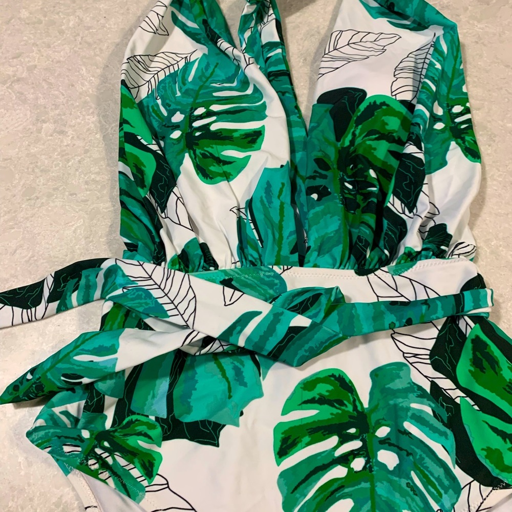 CUPSHE bathing suit-NEW